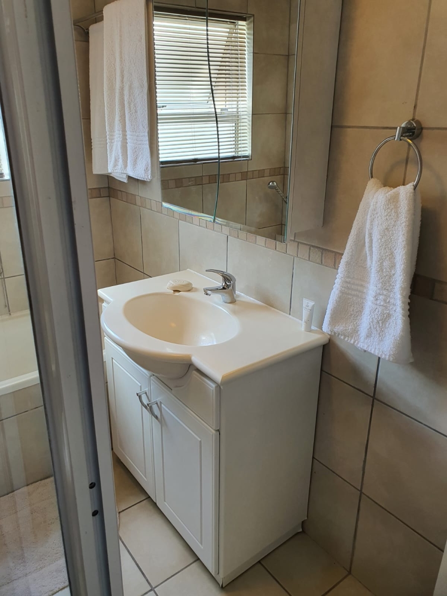 To Let 2 Bedroom Property for Rent in Heritage Park Western Cape